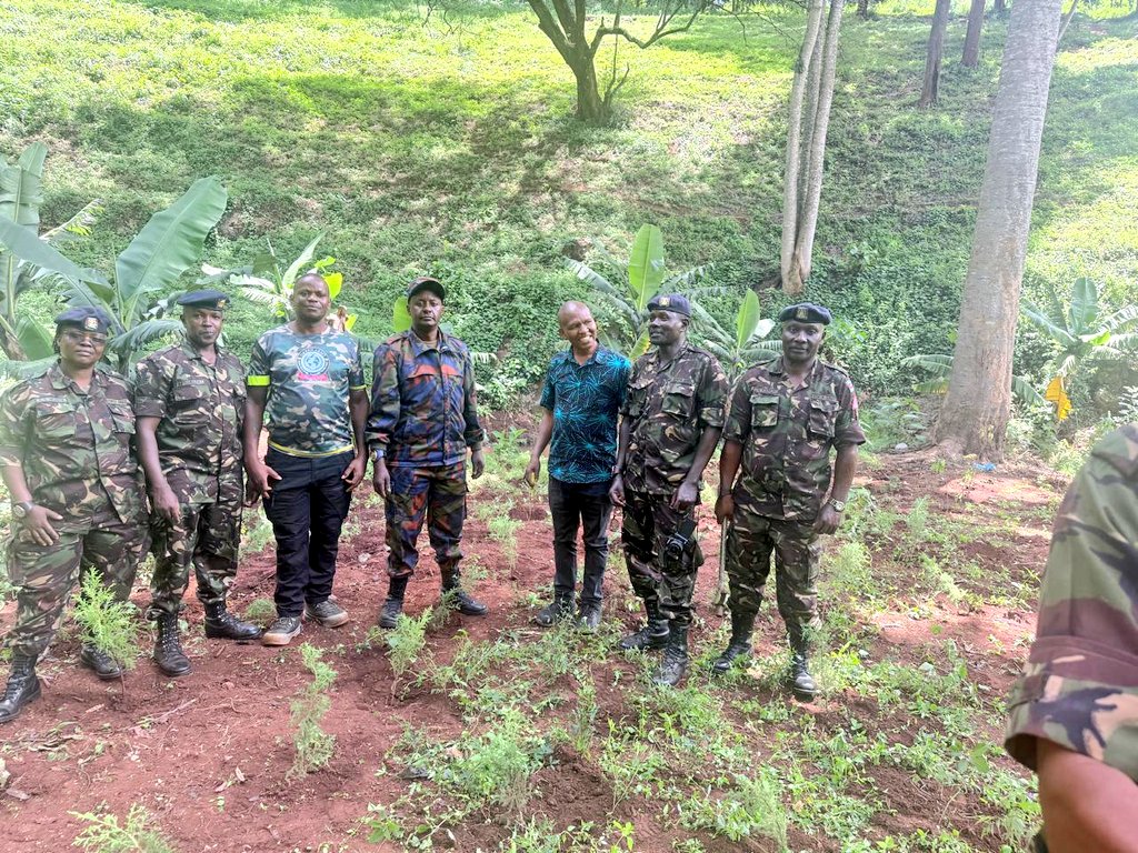 GreenArmyKenya's tweet image. Green Army Team Lead @Israel_Adam_  joined KDF, MDAs &amp;amp; #GreenArmy in a tree planting exercise at the @uonbi under the #GoingGreenGoingClean initiative, advancing national efforts on environmental restoration and climate action ahead of the Green Army TOT programme. #ClimateAction