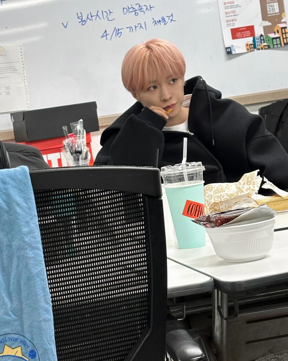 스테디 고등학생 친구들 대학생 됏대요