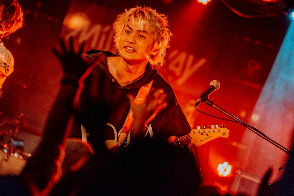 takuro_backshow's tweet photo. 31歳お誕生日おめでとうオレ‼️
今年もBACKSHOWらしく
生きていくけん
夜露死苦👍
メンバーは誕生日来るまで年下だけん
絶対敬語使わなんバイ‼️ https://t.co/xuv9LvaMT0