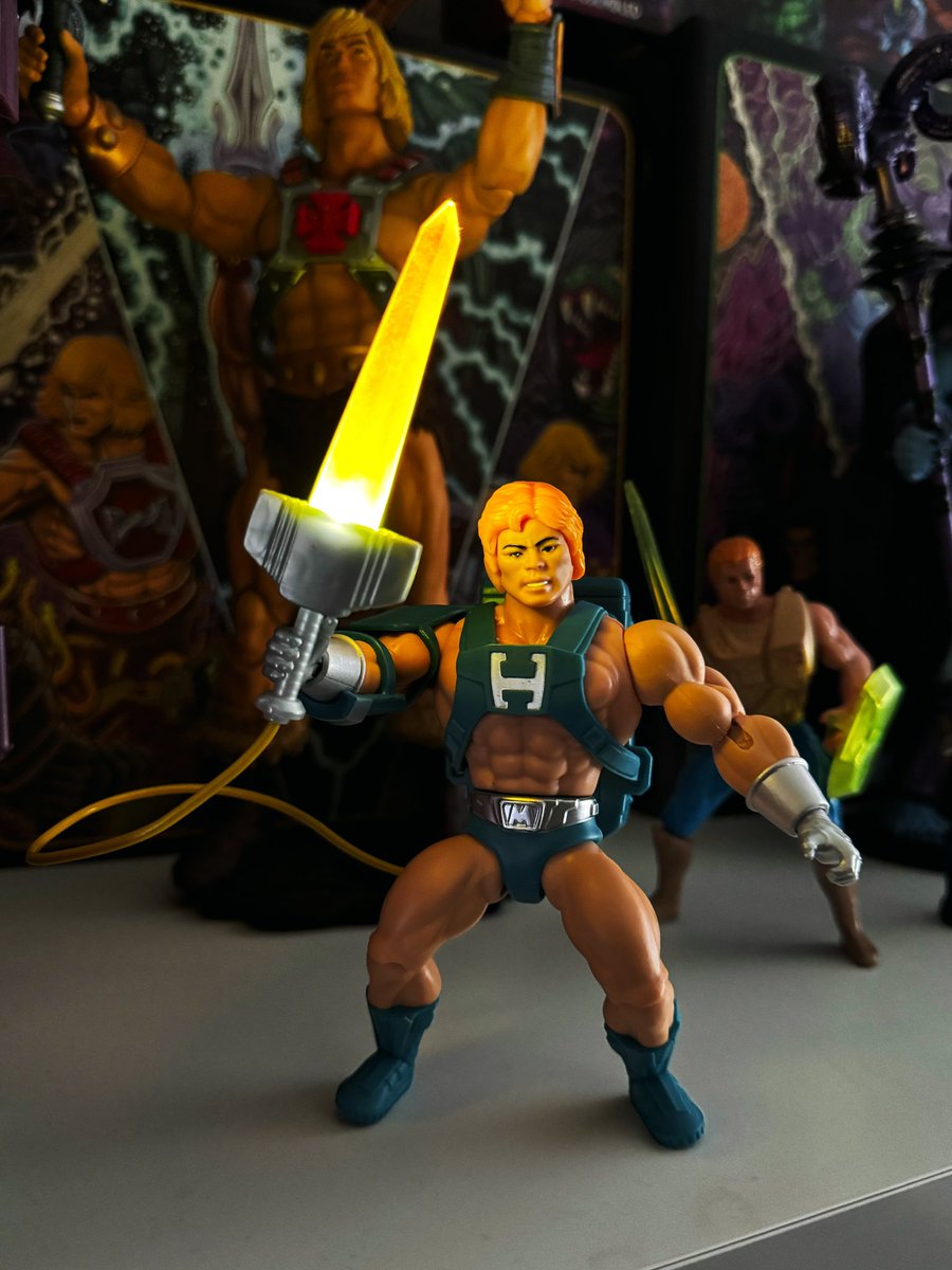 rubenbriones's tweet photo. No sé si alguna vez tendré el original pero este acaba de llegar de USA a su nuevo hogar. Y ya ha pasado el test de calidad (si llega a ser blister sellado no hubiera sido posible) #mastersoftheuniverse #laserpowerheman https://t.co/cLJOXphsgu