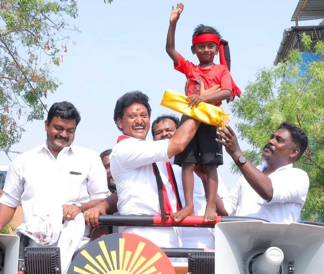 ஆஸ்கார் அரக்கன் அன்பில் மகேஸ் நடிக்க ஆரம்பிச்சுட்டான்.. எல்லோரும் தாழ்வான பகுதியை நோக்கி ஓடுங்க..