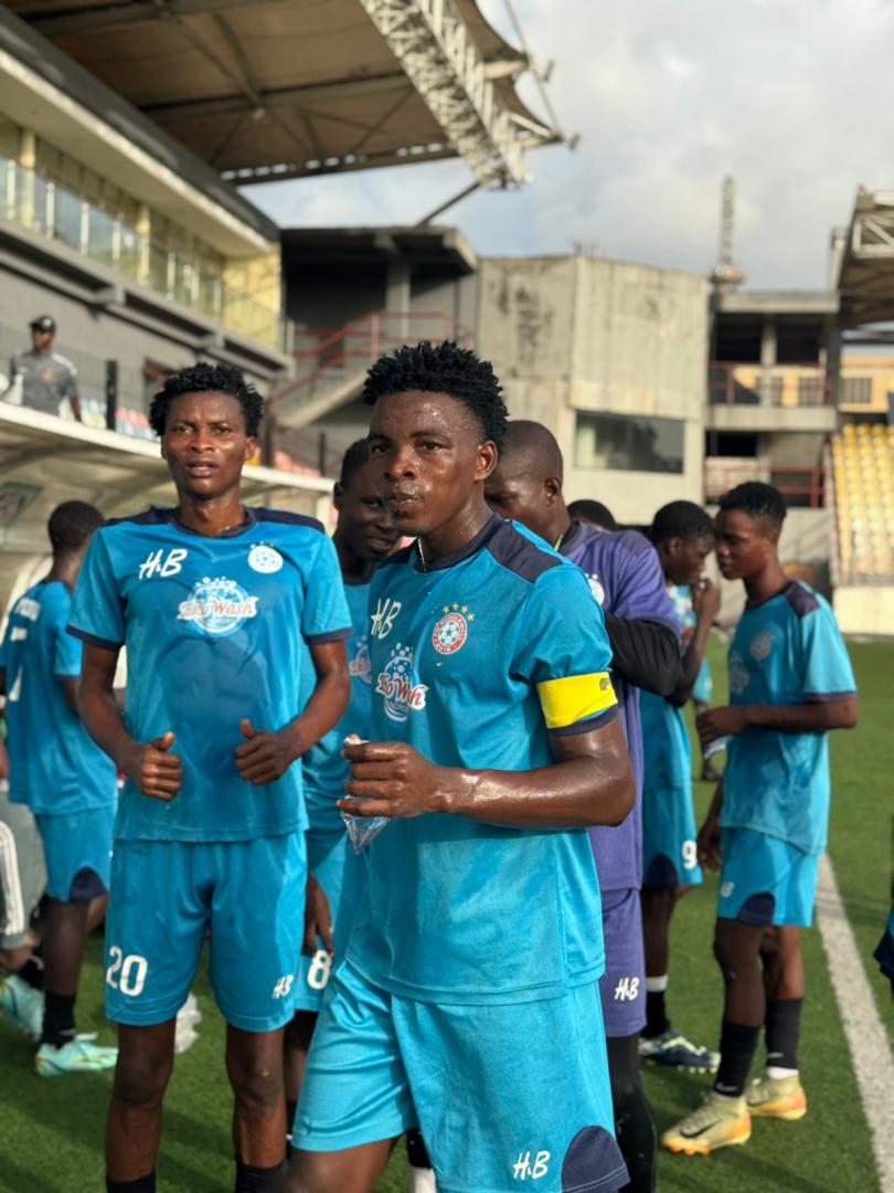 FcMiddlewell's tweet photo. Scouting Program!

We avoided a red card and didn't lose on the pitch.

We say #NotoRamontada

#fcmiddlewell #football #lagosiangiants #sport https://t.co/dpzxf7zLPd