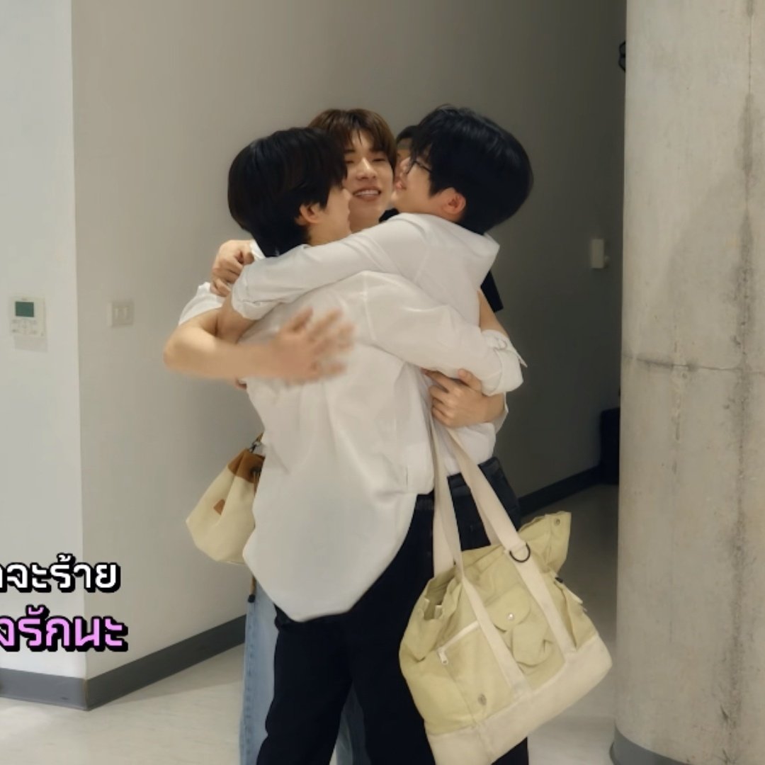 esjei ✨ tweet media