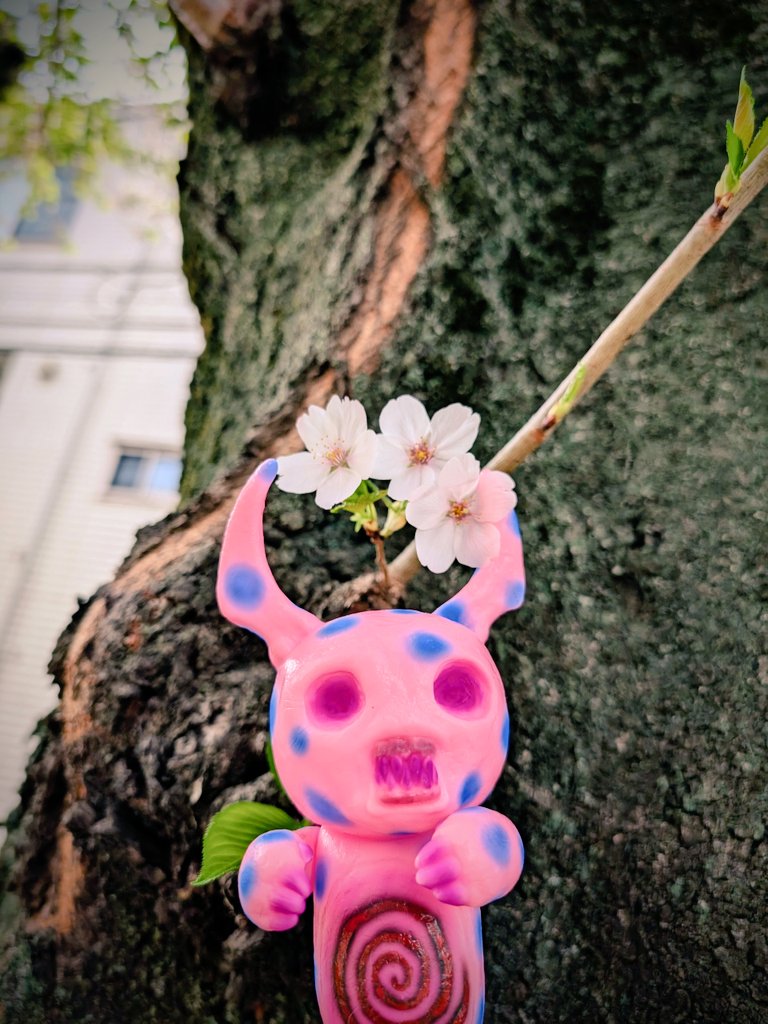 ボクが支えてるから、まだ散るんじゃないぞ！！

#暗黒エンターテイメント 
#ソフビ 
#sofvi