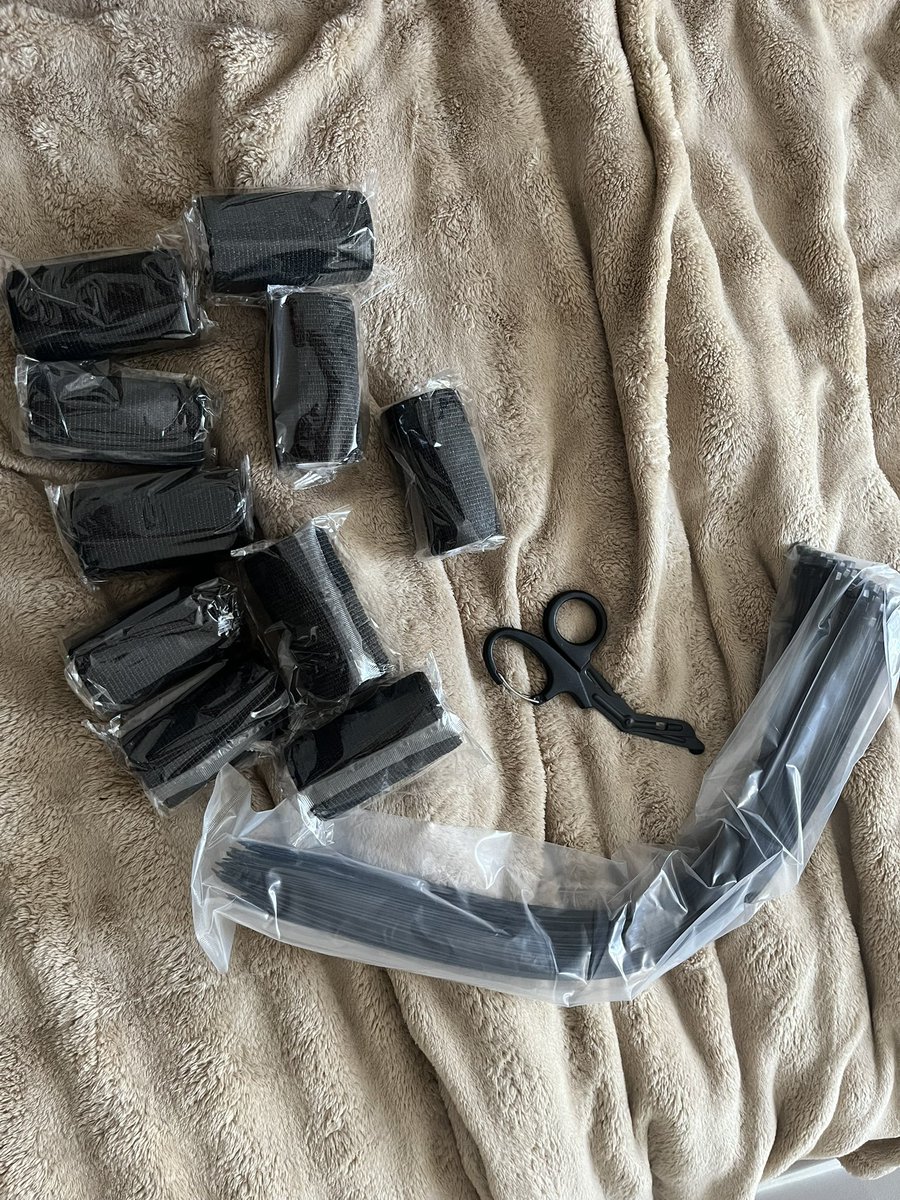 FrenchTouchBondage tweet media