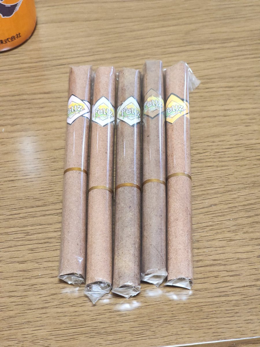 葉巻ウマウマ
(｡･ω･)y-ﾟﾟﾟ