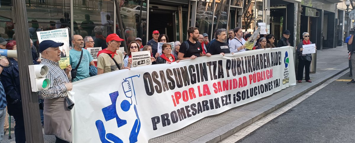Antifaxismoa's tweet image. Con @opaherriplataf hoy en #Bilbao ✊🏴📢 @Antifaxismoa

Nos vemos el sábado A18 
#OsakidetzaBorrokan