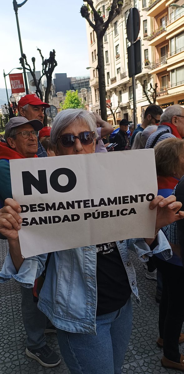 Antifaxismoa's tweet image. Con @opaherriplataf hoy en #Bilbao ✊🏴📢 @Antifaxismoa

Nos vemos el sábado A18 
#OsakidetzaBorrokan