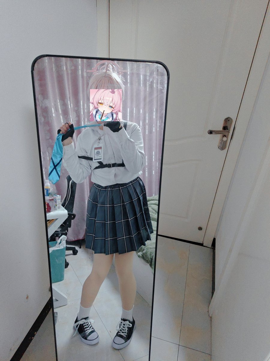 icecream5327's tweet image. 最近天天刷ba视频配渴死的鱼那BGM，搞的我也有点想拍，不要在意我的领带是白子的，因为我买的星野那套颜色是青色，太难看了
#ba #小鸟游星野 #伪娘