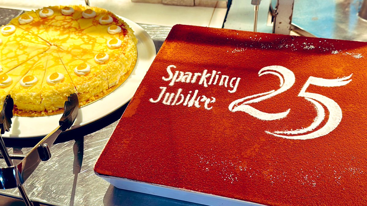 sachi___1130's tweet photo. オチェーアノのランチビュッフェ✨
こちらも25周年をお祝いするメニューになっていて、みているだけでもワクワクした😊 https://t.co/SAEQ5hCRZl