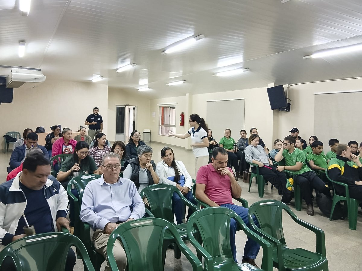 UNAE_Enc's tweet image. #Capacitación #SBDC #Ventas

📢 El centro SBDC de la UNAE brindó Capacitación gratuita para MIPYMES sobre “Hacé crecer tu negocio. Herramientas prácticas para vender más" en la Municipalidad de Bella Vista.

👤 A cargo de la Mag. Estelbina Esteche. Docente de la UNAE.

@MIC_PY