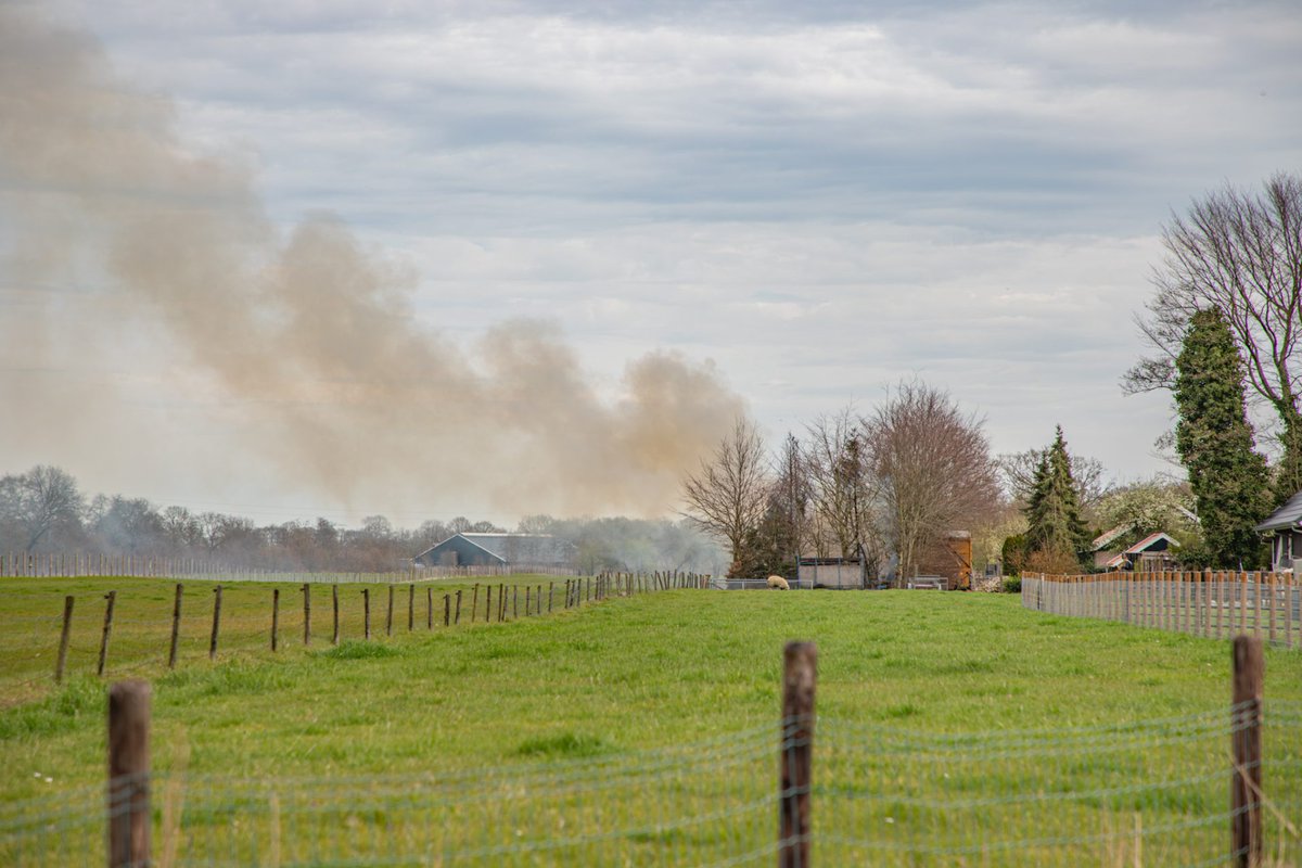 Brand in schuur achter woning in Jistrum