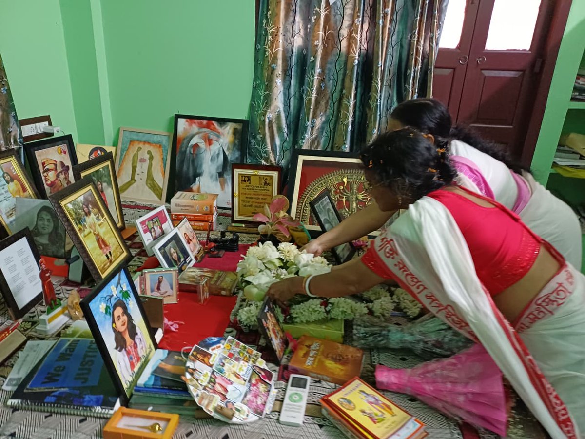 sreerupa_mitra's tweet image. Floral tribute to #RGKar Victim, as her mother files the nomination from Panihati Assembly on behalf of BJP West Bengal .

Vote for Mother of Panihati
Vote for BJP
Vote for Safety and Justice
Vote for Tilottama

#kolkata 
#WestBengal