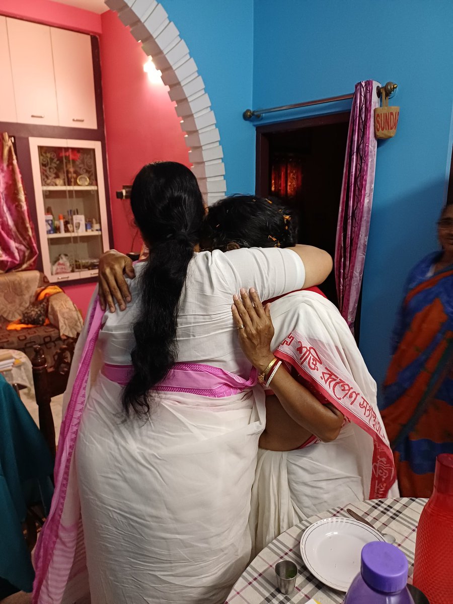 sreerupa_mitra's tweet image. Floral tribute to #RGKar Victim, as her mother files the nomination from Panihati Assembly on behalf of BJP West Bengal .

Vote for Mother of Panihati
Vote for BJP
Vote for Safety and Justice
Vote for Tilottama

#kolkata 
#WestBengal