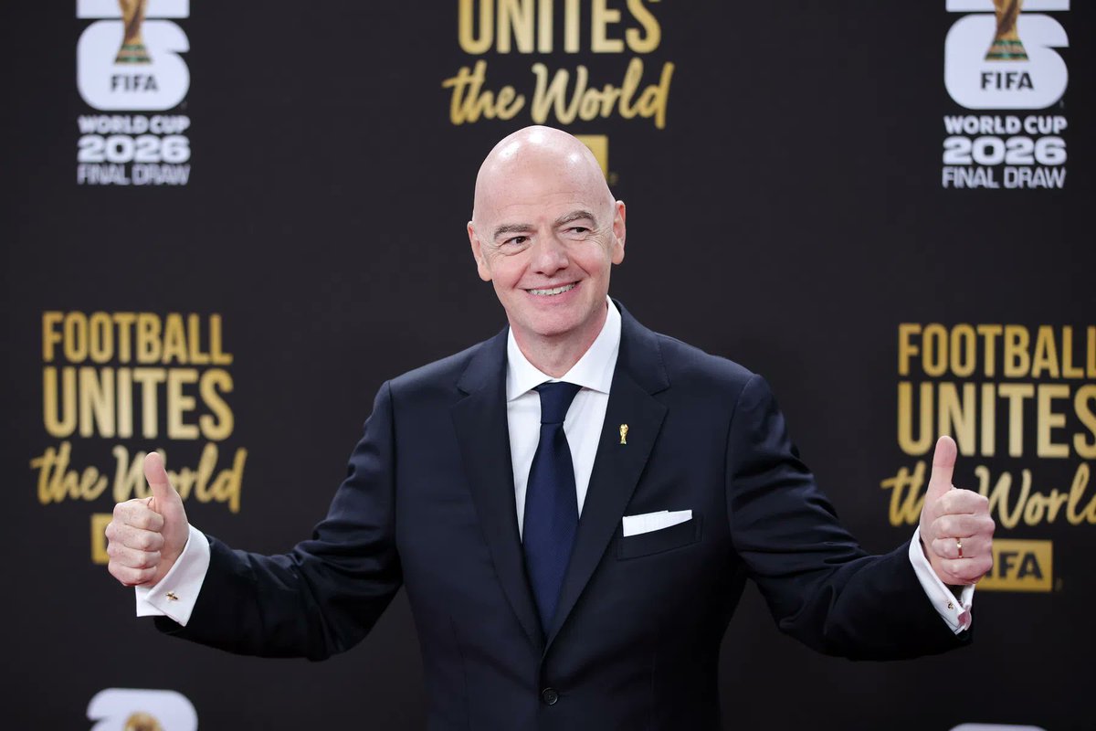 StanKemps's tweet photo. Met nog één topseizoen in de CL of een vierde titel op rij zet PSV dus een reuzenstap naar dat club-WK. En hoewel dat toernooi natuurlijk vooral het zoveelste gedrocht van deze megalomane gek is, valt er wel een hoop knaken te verdienen. https://t.co/8c3Tc5H3fF