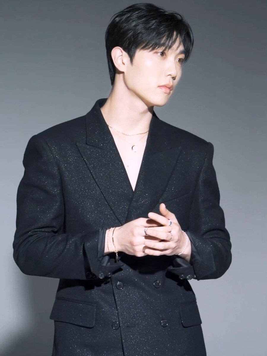 쥴리안 tweet media