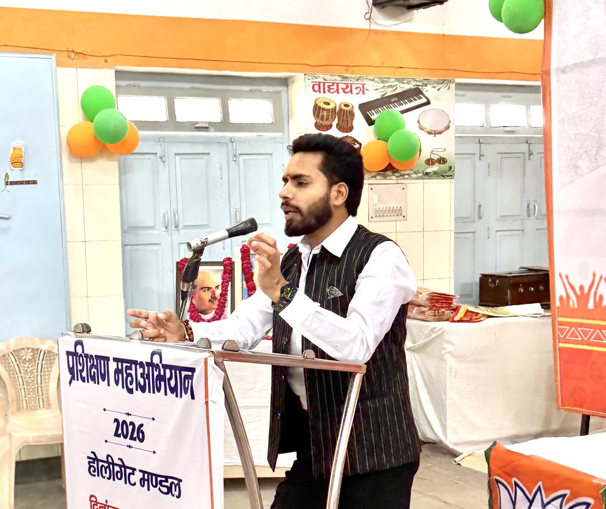 Kunjbihari_KBC's tweet photo. तकनीक के साथ, संगठन का सशक्त विस्तार
भाजपा मथुरा महानगर के #होलीगेट_मण्डल में आयोजित हुए #प्रशिक्षण_वर्ग में कार्यकर्ताओं को “सोशल मीडिया, AI, नमो ऐप, सरल ऐप” जैसे तकनीकी विषयों पर विस्तारपूर्वक प्रशिक्षण प्रदान किया गया
#BJP #प्रशिक्षण_महाभियान2026 #DigitalIndia #DigitalBJP
1/2 https://t.co/1FwxrEYucY