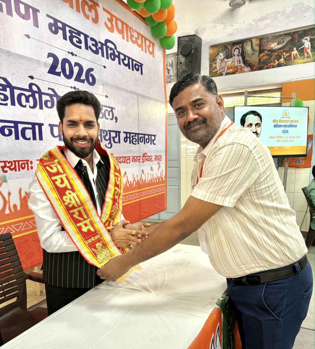 Kunjbihari_KBC's tweet photo. तकनीक के साथ, संगठन का सशक्त विस्तार
भाजपा मथुरा महानगर के #होलीगेट_मण्डल में आयोजित हुए #प्रशिक्षण_वर्ग में कार्यकर्ताओं को “सोशल मीडिया, AI, नमो ऐप, सरल ऐप” जैसे तकनीकी विषयों पर विस्तारपूर्वक प्रशिक्षण प्रदान किया गया
#BJP #प्रशिक्षण_महाभियान2026 #DigitalIndia #DigitalBJP
1/2 https://t.co/1FwxrEYucY