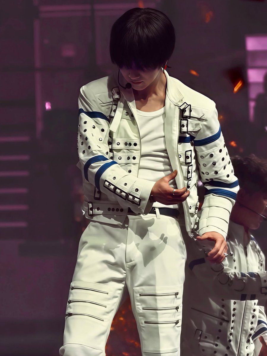 141319__'s tweet photo. yesung 🤍
#superjunior #yesung #ss10encore https://t.co/p2Q8s4Cdcy