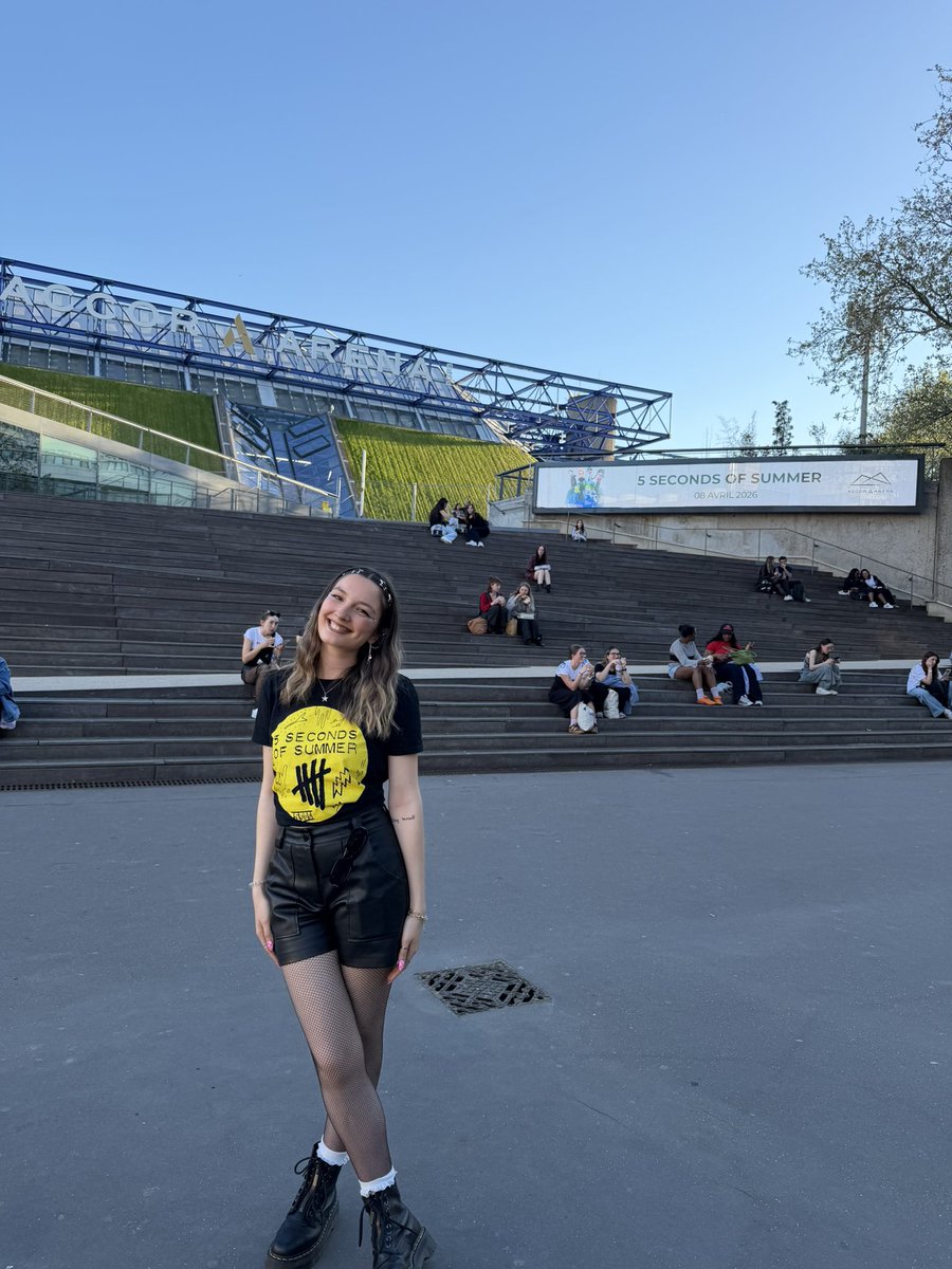 sharainsaw's tweet image. need to go back with my favorite boyband ￼⭐️
#ParisIsAStar #EASParis #EASTour