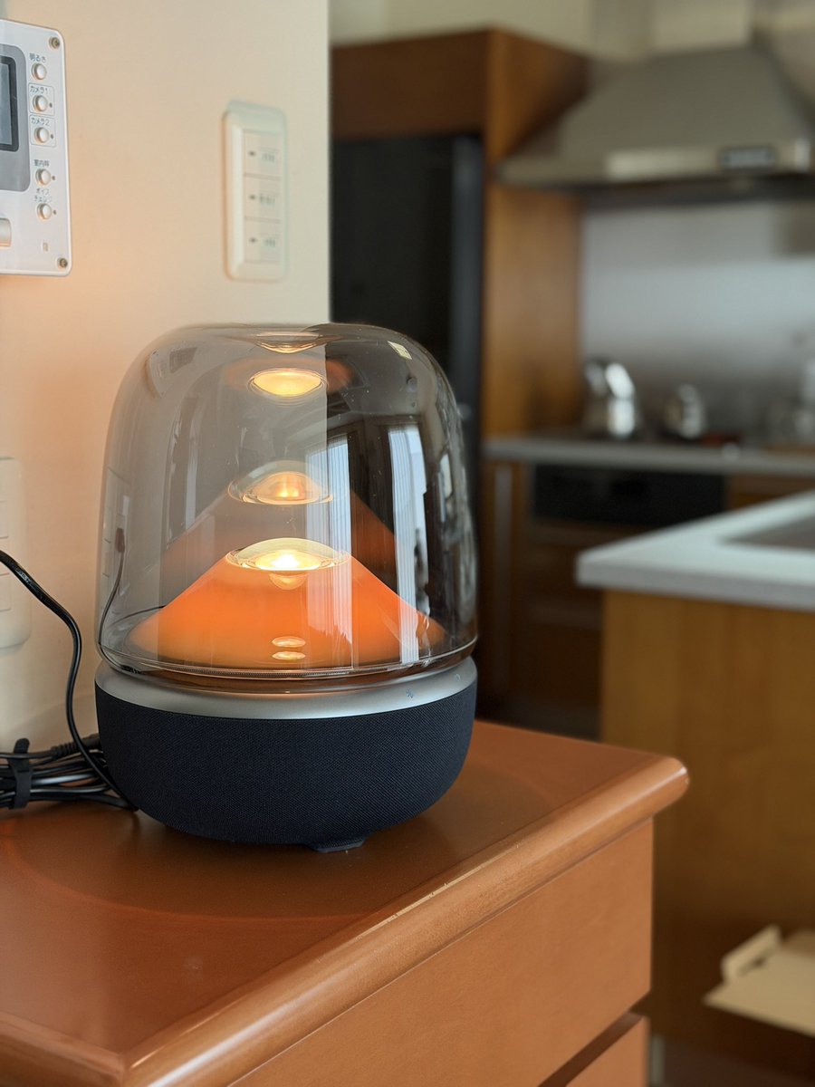smile_dai's tweet photo. HARMAN KARDON AURA STUDIO 5 WI-FIを購入。評価はこれから。第一印象は、購入して満足。 https://t.co/wUI0H4eIAY