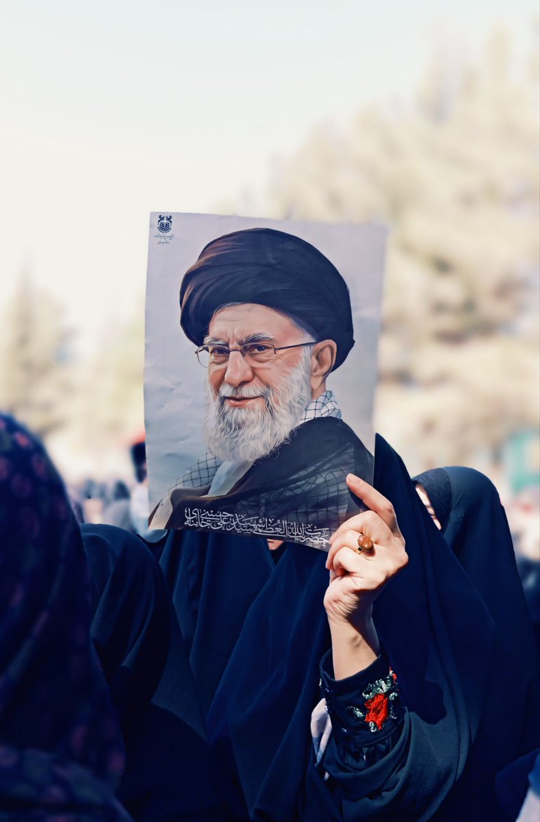 کرمانی‌ها سلیمانی‌وار، چهل شبانه‌روز علمداری رهبر شهید سراپا ایرانی‌شان را کردند

#EmamOfMartyrs
#جانفدا