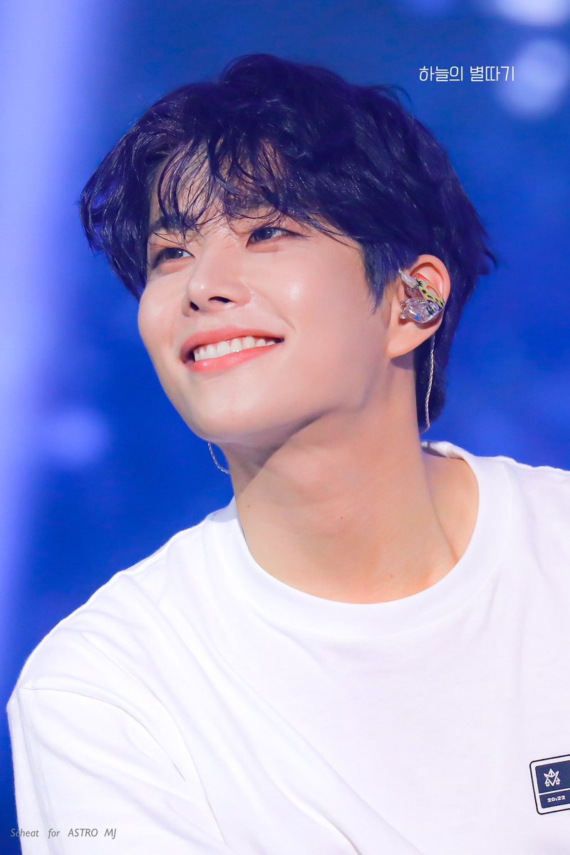 ar0hahwaiting01's tweet photo. still my fav shots of mj from 220409 https://t.co/5WB5uCw7UE