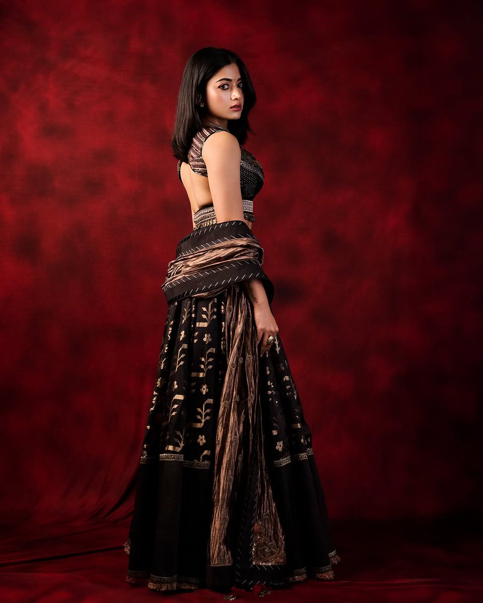 views_ck10's tweet photo. That post-marriage glow is at peak 😻
Rashmika mandana 👀 https://t.co/iFM77CEQDB
