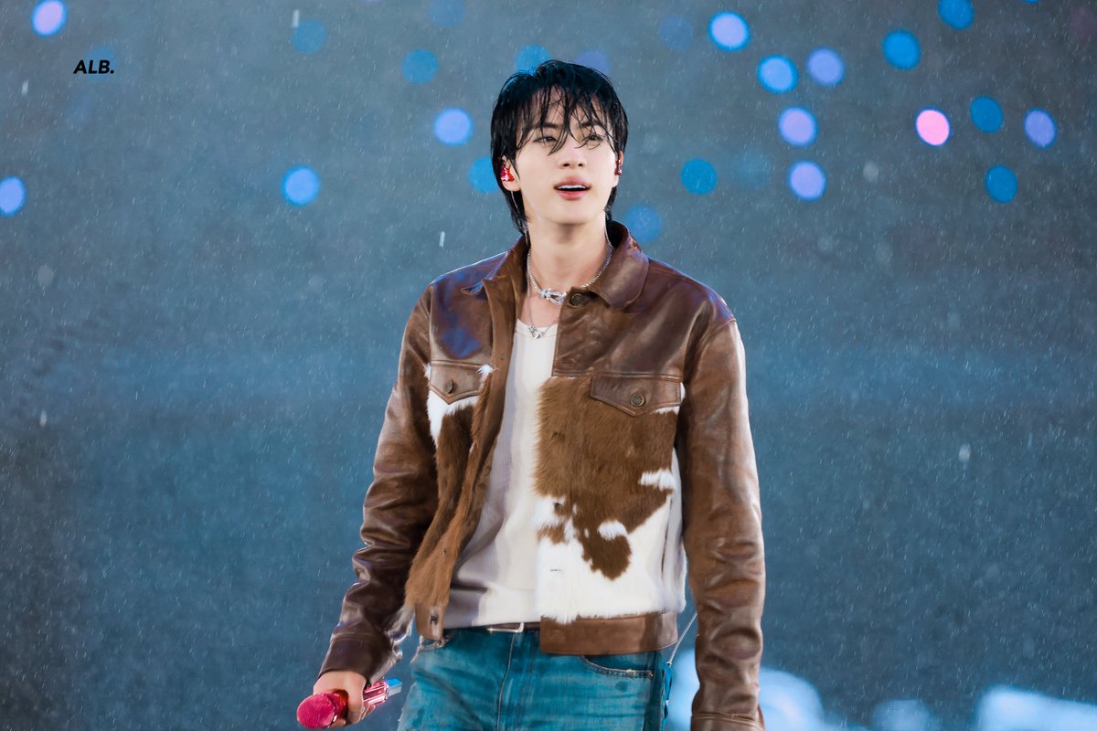 A LITTLE BRAVER 🐬 tweet media