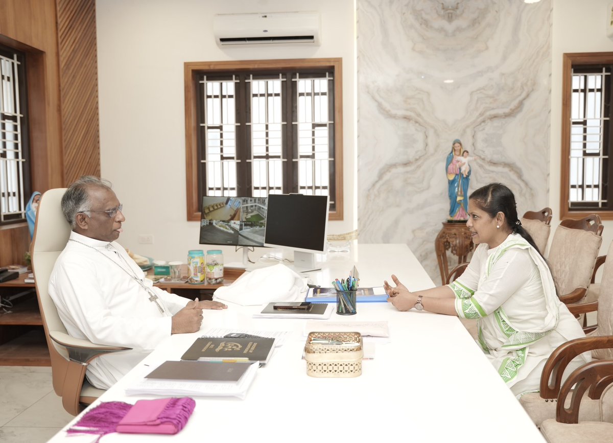 TharahaiC's tweet image. மதச்சார்பற்ற முற்போக்கு கூட்டணி சார்பில் குளச்சல் சட்டமன்ற தொகுதியில் காங்கிரஸ் வேட்பாளராக போட்டியிடுவதை தொடர்ந்து கன்னியாகுமரி மாவட்டம் குழித்துறை மறை மாவட்ட ஆயர் மேதகு ஆல்பர்ட் ஜார்ஜ் அலெக்சாண்டர் அனஸ்தாஸ் அவர்களை சந்தித்து வாழ்த்து பெற்றேன்.

#VoteForCongress #Colachel