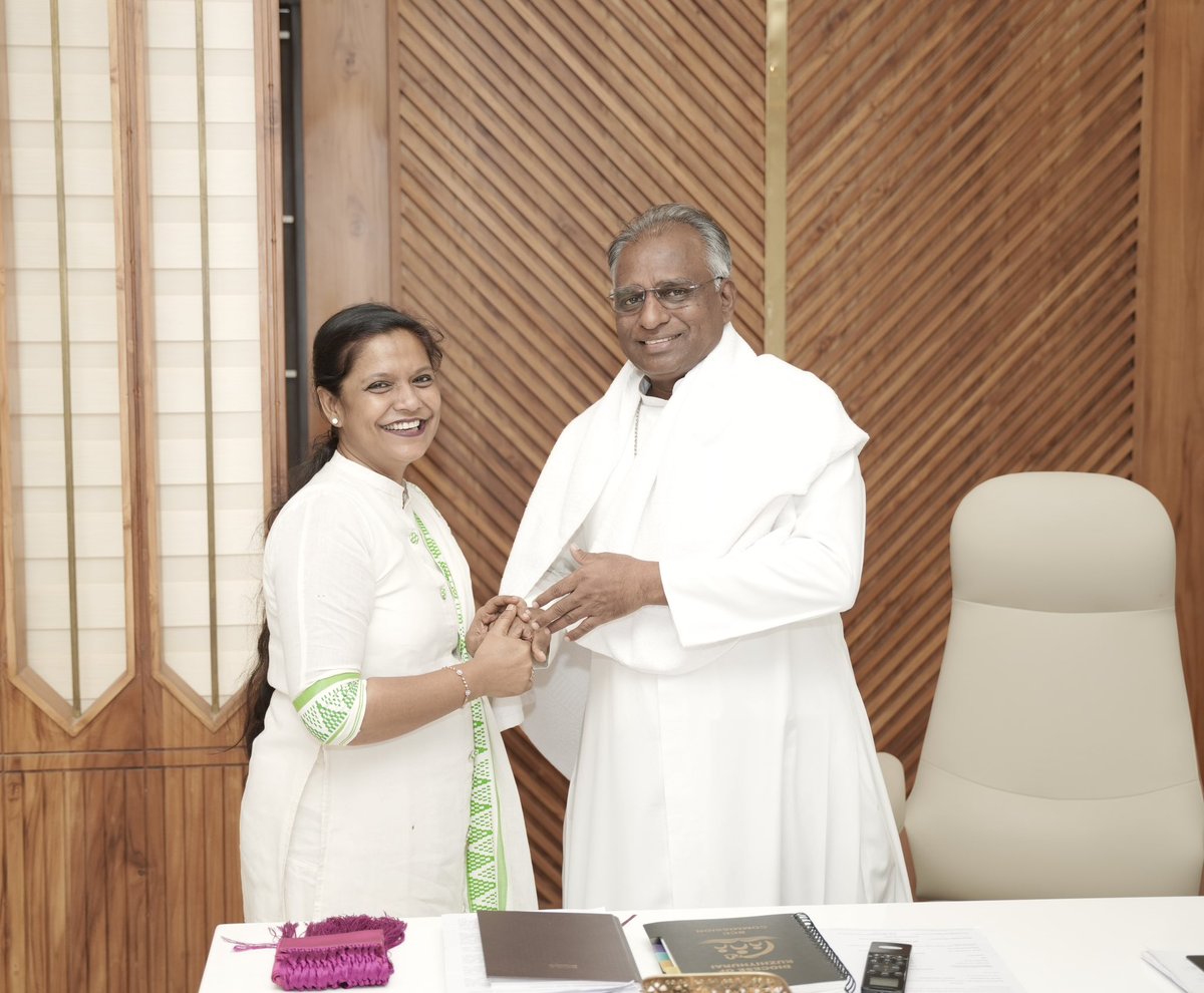 TharahaiC's tweet image. மதச்சார்பற்ற முற்போக்கு கூட்டணி சார்பில் குளச்சல் சட்டமன்ற தொகுதியில் காங்கிரஸ் வேட்பாளராக போட்டியிடுவதை தொடர்ந்து கன்னியாகுமரி மாவட்டம் குழித்துறை மறை மாவட்ட ஆயர் மேதகு ஆல்பர்ட் ஜார்ஜ் அலெக்சாண்டர் அனஸ்தாஸ் அவர்களை சந்தித்து வாழ்த்து பெற்றேன்.

#VoteForCongress #Colachel