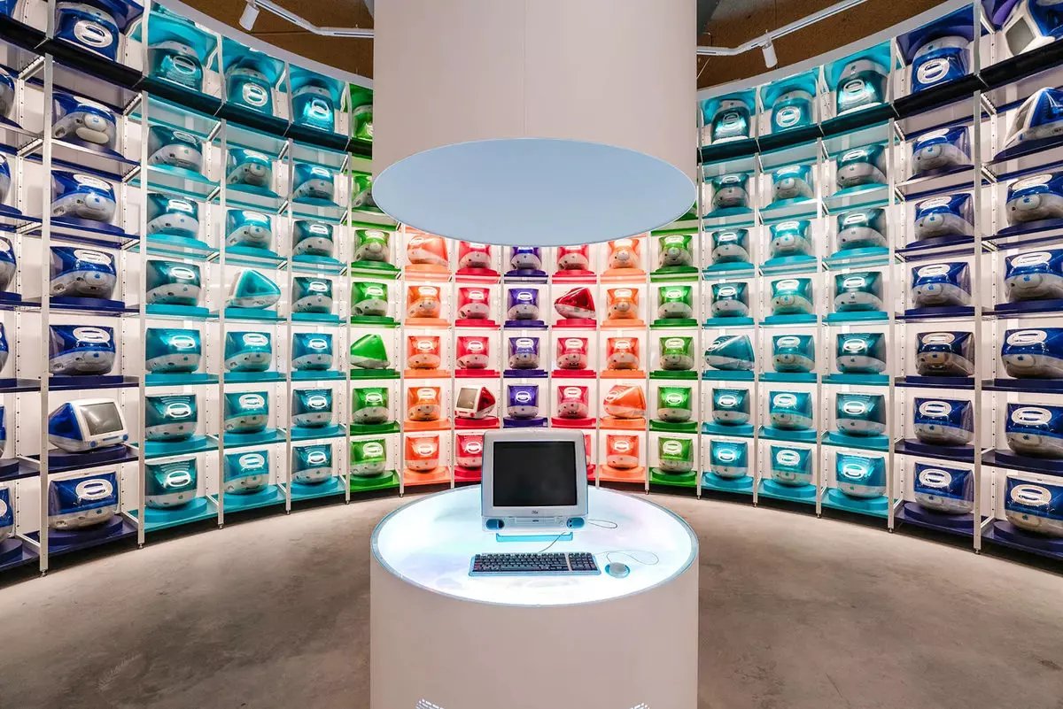 webtekno's tweet image. Avrupa'nın en büyük Apple Müzesi Hollanda da açıldı.

Müzede Apple'ın temellerinin atıldığı yer, Steve Jobs'ın ailesinin evinin garajının bir kopyası bile var.