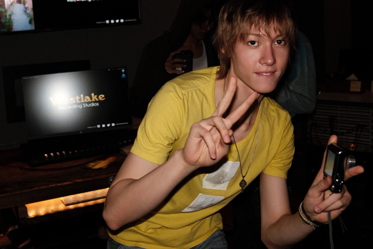 ella ❋ tweet media