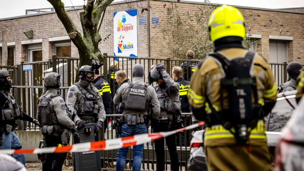 NOS Mirror tweet media