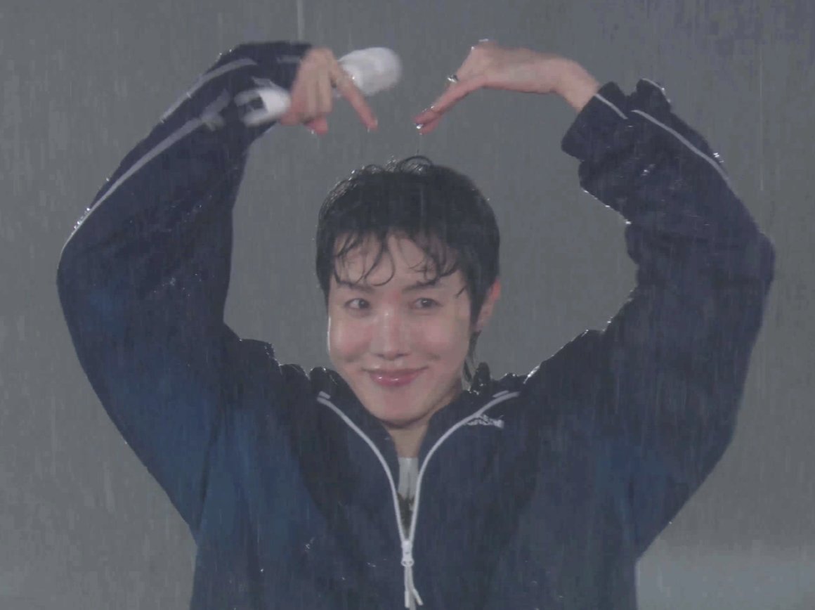 HobiCasa ⊙⊝⊜ARIRANG l🏊‍♂️🔴 YOUR, MY HOPE💖👟 tweet media