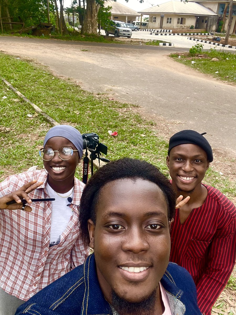 thepoetonfire's tweet photo. The past few months in a nutshell, ✨. Open Mic, Events, Shoots, Discussions. Actively, changing the world with words 🌍!!!

✌🏾❤️⏩ https://t.co/EcbIULyLJl