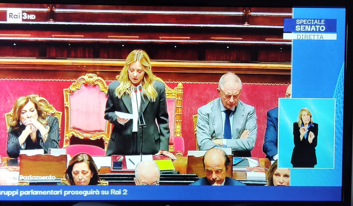 sarais53's tweet image. Al #Senato come alla #Camera, un'ora
di lettura della "litania dei morti"!
Due zombie al fianco, tono dimesso e #disciamo #Nazione e #Patria a non finire.
"Abbiamo restituito all'Italia credibilità internazionale!🥴
 🤔Abbiamo fatto?
🤔Funzioneranno?
#il_La_Peggior_PdC_diSempre