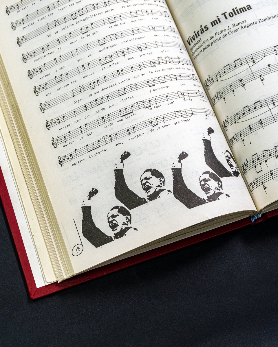 BibliotecaNalCo's tweet photo. 🎺 Música para Jorge Eliécer Gaitán

Son muchos los sentimientos que despertó Jorge Eliécer Gaitán, el ‘Caudillo del Pueblo’, vilmente asesinado el 9 de abril de 1948. Mientras lideró intensas gestas políticas por condiciones más justas para los trabajadores y las clases menos favorecidas, algunos compositores plasmaron en sus obras el fervor que suscitaba su figura y la violencia acaecida tras su asesinato.

El porro “A la carga con Gaitán” del compositor Julio Ojito (1908-1983) muestra la idoneidad del caudillo para postularse a las elecciones presidenciales de 1946. Esta composición pudo hacer parte de una convocatoria que buscaba musicalizar la campaña política de Gaitán, donde también participó el músico Pacho Galán. En la década 1940, el porro fue el género musical y bailable más sonado en Colombia, por lo cual no extraña que fuera usado para amplificar la publicidad política.

La incertidumbre desatada por el magnicidio de Gaitán se refleja en dos canciones de autores desconocidos que tuvieron alta recordación: el “Corrido a Jorge E. Gaitán”, recopilado por el Cholo Valderrama y la canción “La sangre de Gaitán”. Estas dos composiciones narran, por una parte, La Violencia desde la perspectiva de la insurgencia llanera y, por otra, la frustración y desesperanza por el asesinato del ‘Caudillo’ que representaba un posible redireccionamiento de la situación social, política y económica del país. 

Te invitamos a consultar estas partituras que nos permiten reconocer la expresión colectiva retratada en la música.

En el Centro de Documentación Musical de la BNC, cuidamos la memoria musical de Colombia y las historias detrás de ella.

#CuidamoslaMemoria #CentrodeDocumentaciónMusical

Signaturas
M1687 .C6 CMPC CAR 6/99
M1687 .C6 CMPC CAR 16/56
CD-0333
Revista A Contratiempo No. 4 (1988). Signatura: REV. 1 PZA. 4
