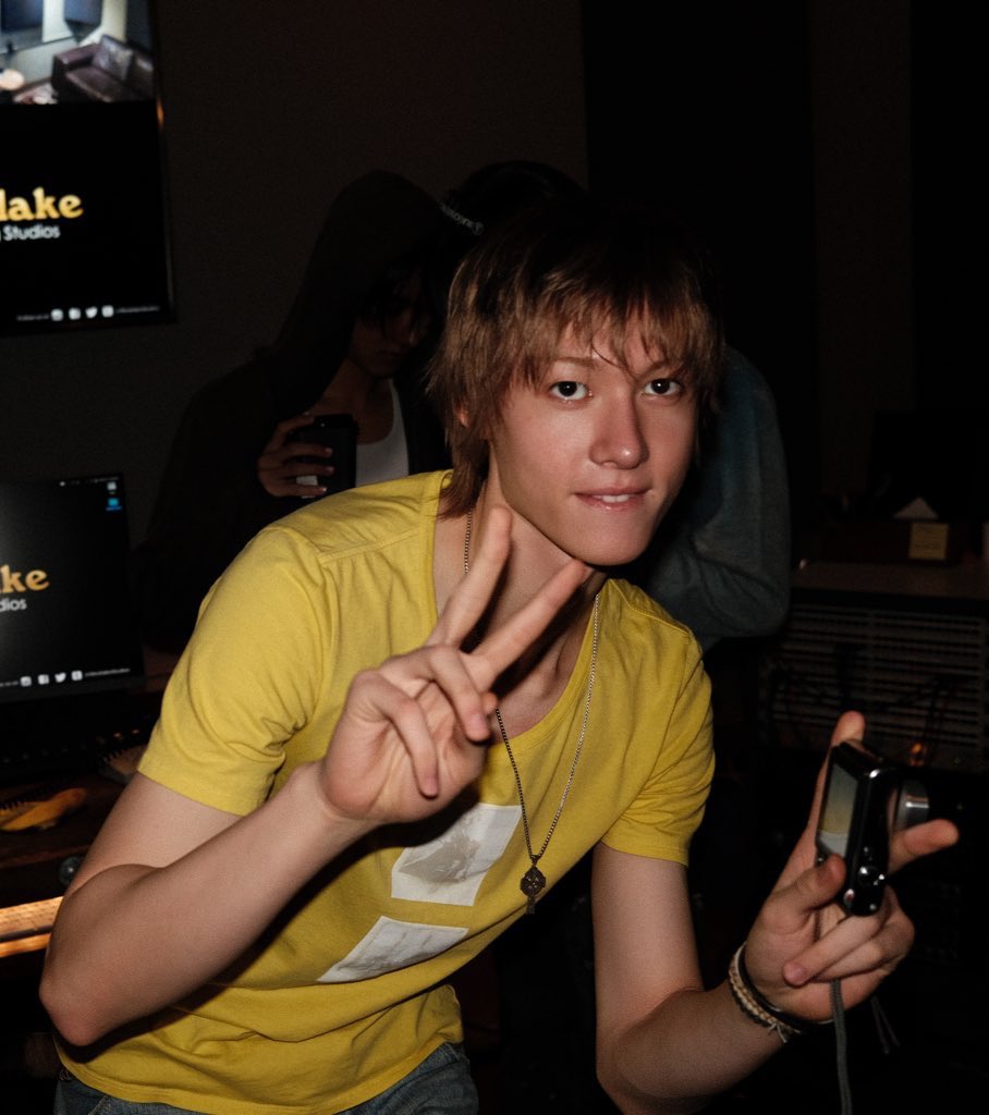 carly 𖤍 tweet media