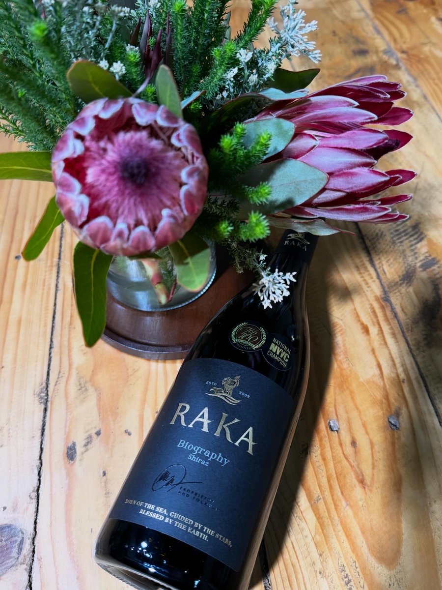 rakawines's tweet image. Our Raka Biography Shiraz is as much an icon in the wine industry as the indigenous proteas are icons in the plant kingdom 🌸🍷

#fynbos #RakaWine #Kleinriver
#visitstanford