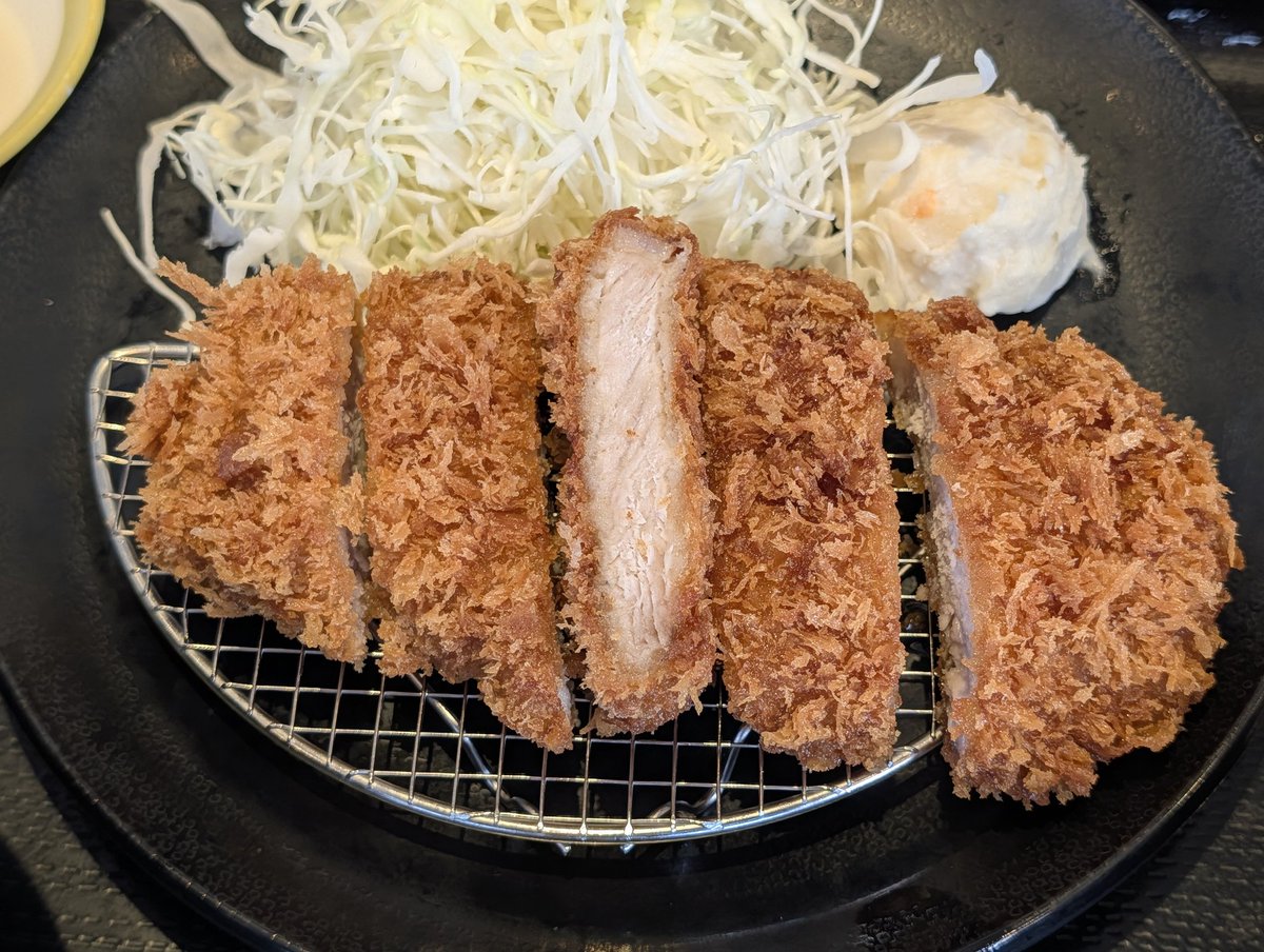 塩で食べるとんかつもなかなか美味しい