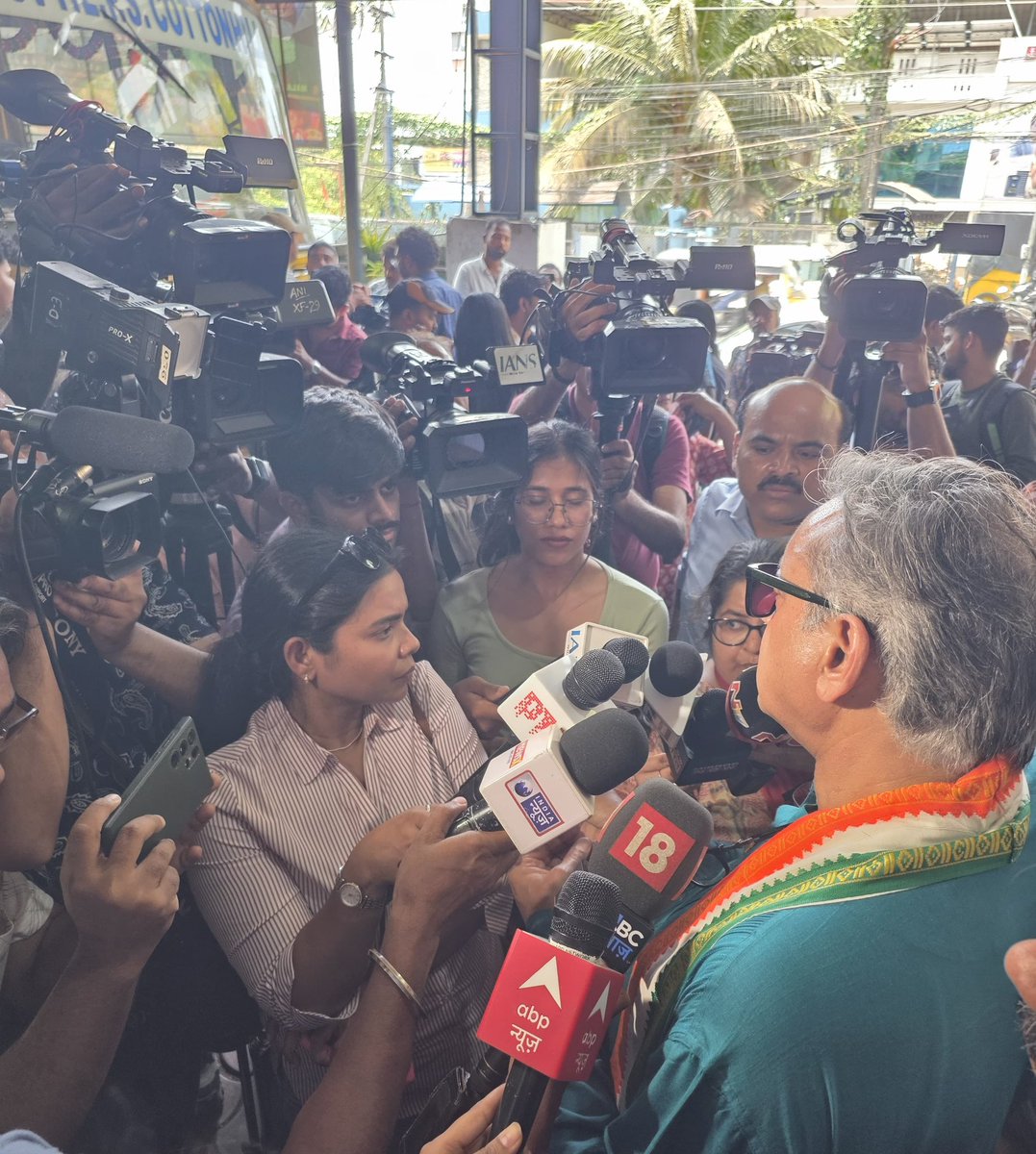 Shashi Tharoor tweet media