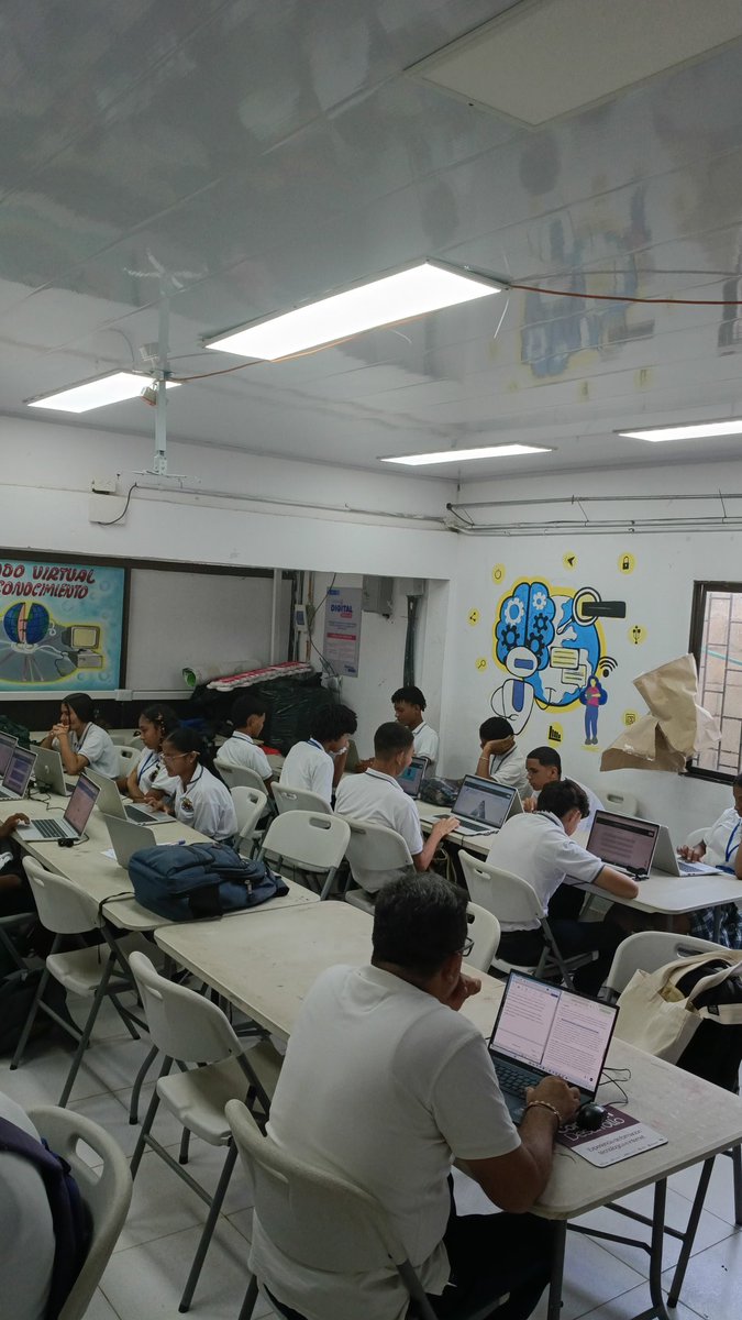 blisneida tweet media