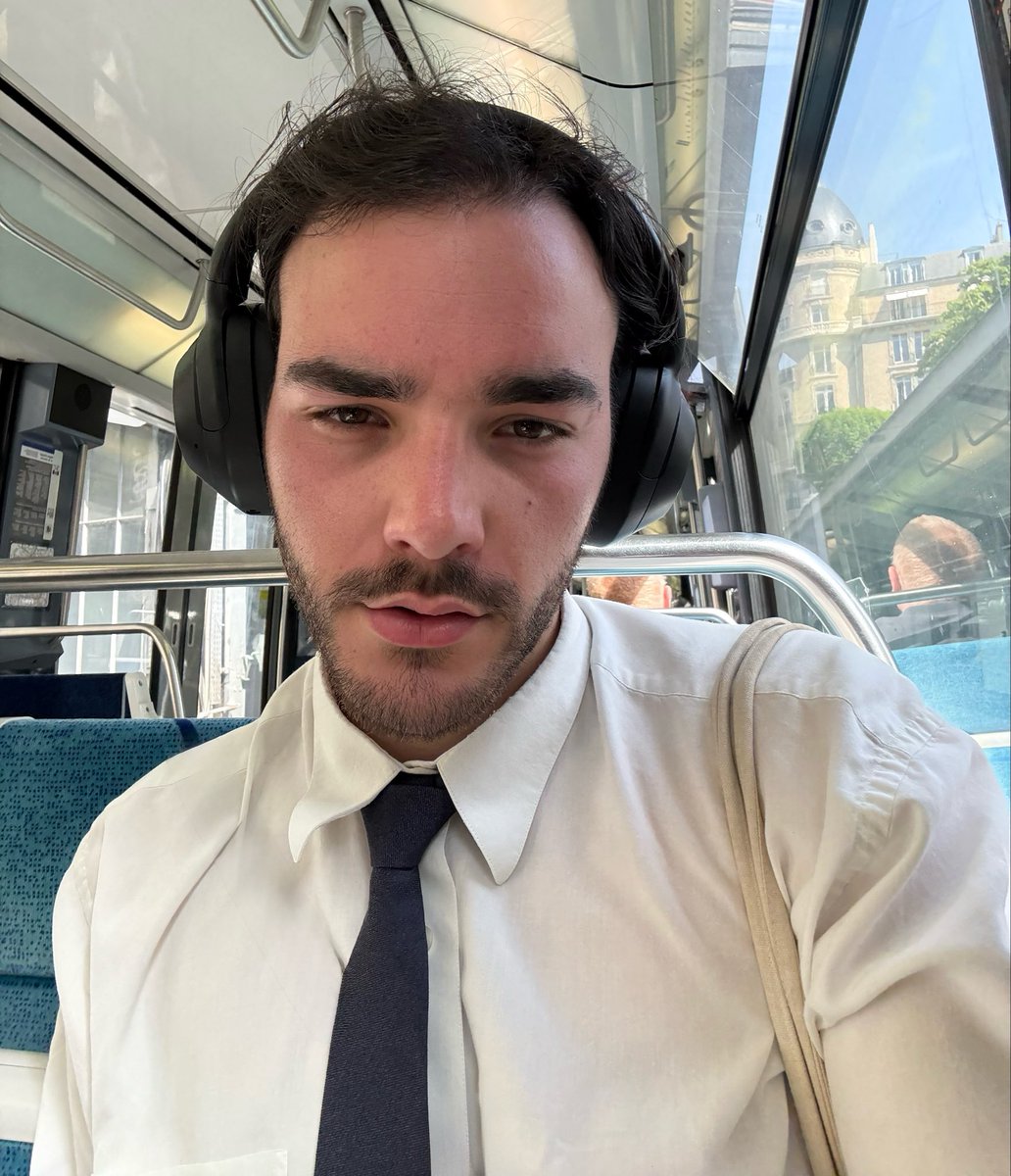 hugo ⭐️ tweet media