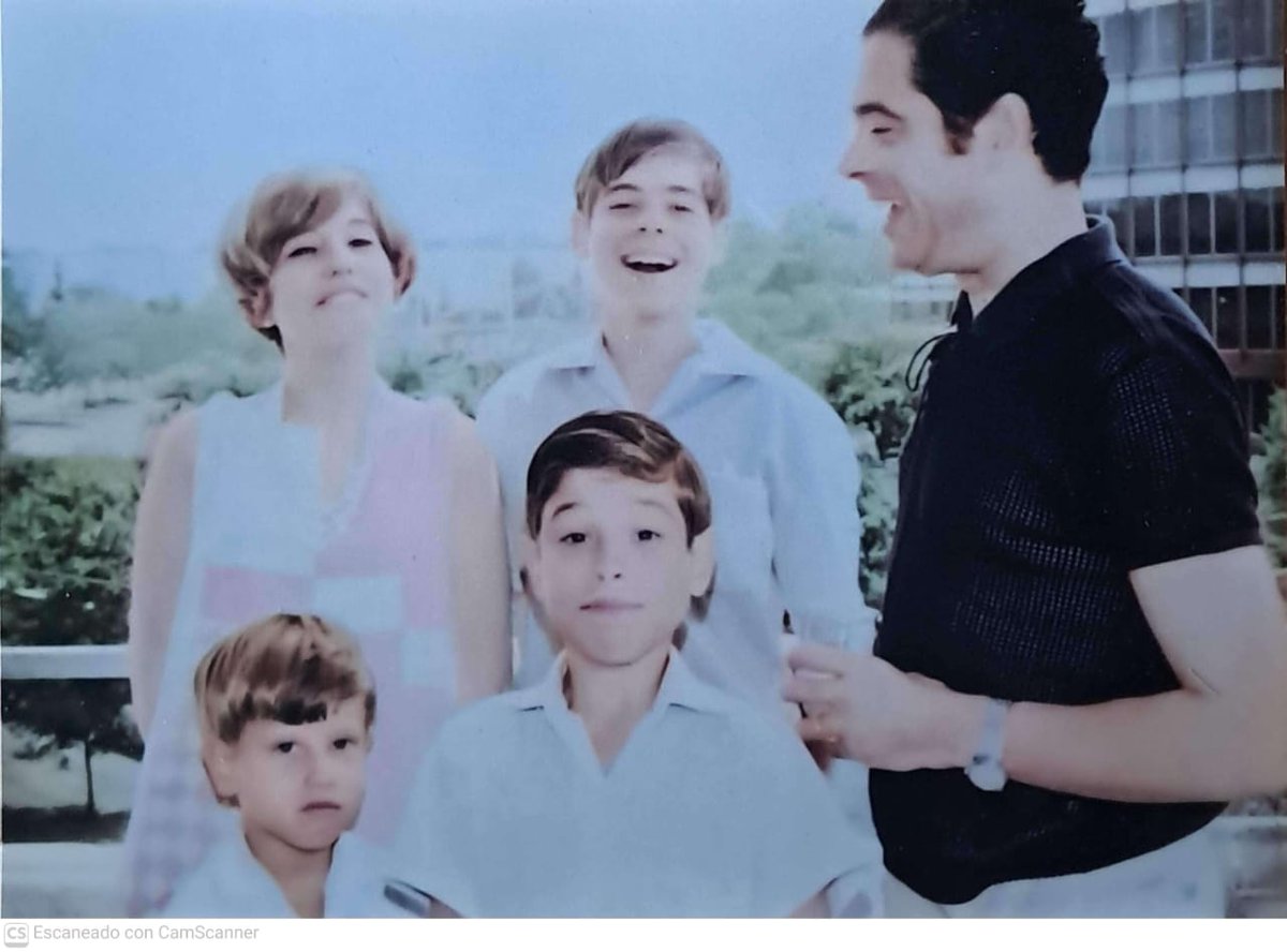 Tomás Jocelyn-Holt tweet media