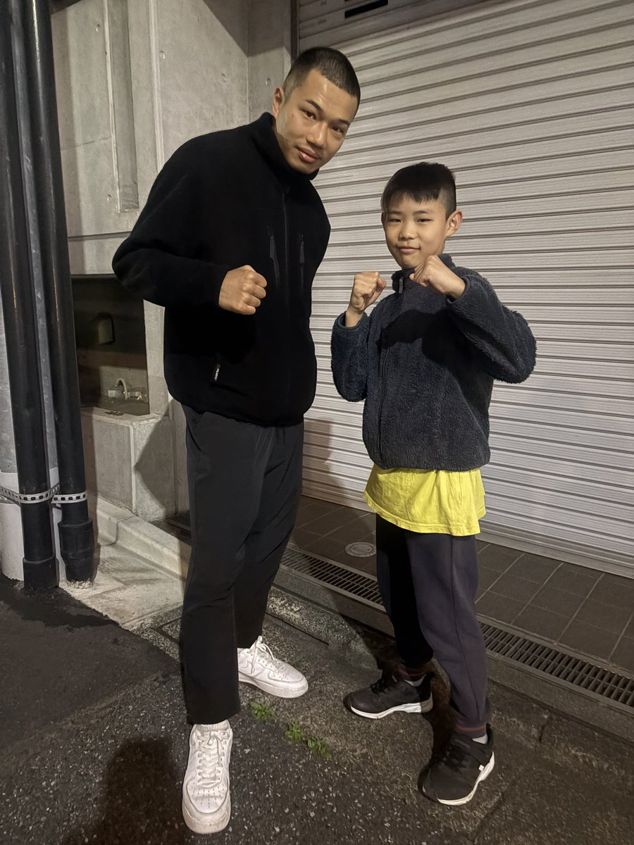 さっき近所で増田陸選手に遭遇🥊
夢かと思った✨✨増田選手、急な声がけに優しく応対して下さりありがとうございました🙏また試合応援しに行きます！！頑張って下さい🔥🔥🔥 <a href="/hardpunchlife/">RIKU MASUDA</a>
