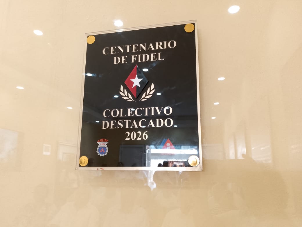 AnaPajon4114's tweet photo. Muchas felicidades a los trabajadores de la Empresa Alimentaria en #SanctiSpíritusEnMarcha por obtener la Placa Conmemorativa Centenario del Comandante. #PorCubaJuntosCreamos @CTC_ProvinciaSS @Colina_CTCuba @Cuba_CTC @EkaterinaGowen https://t.co/AotLE31kWI