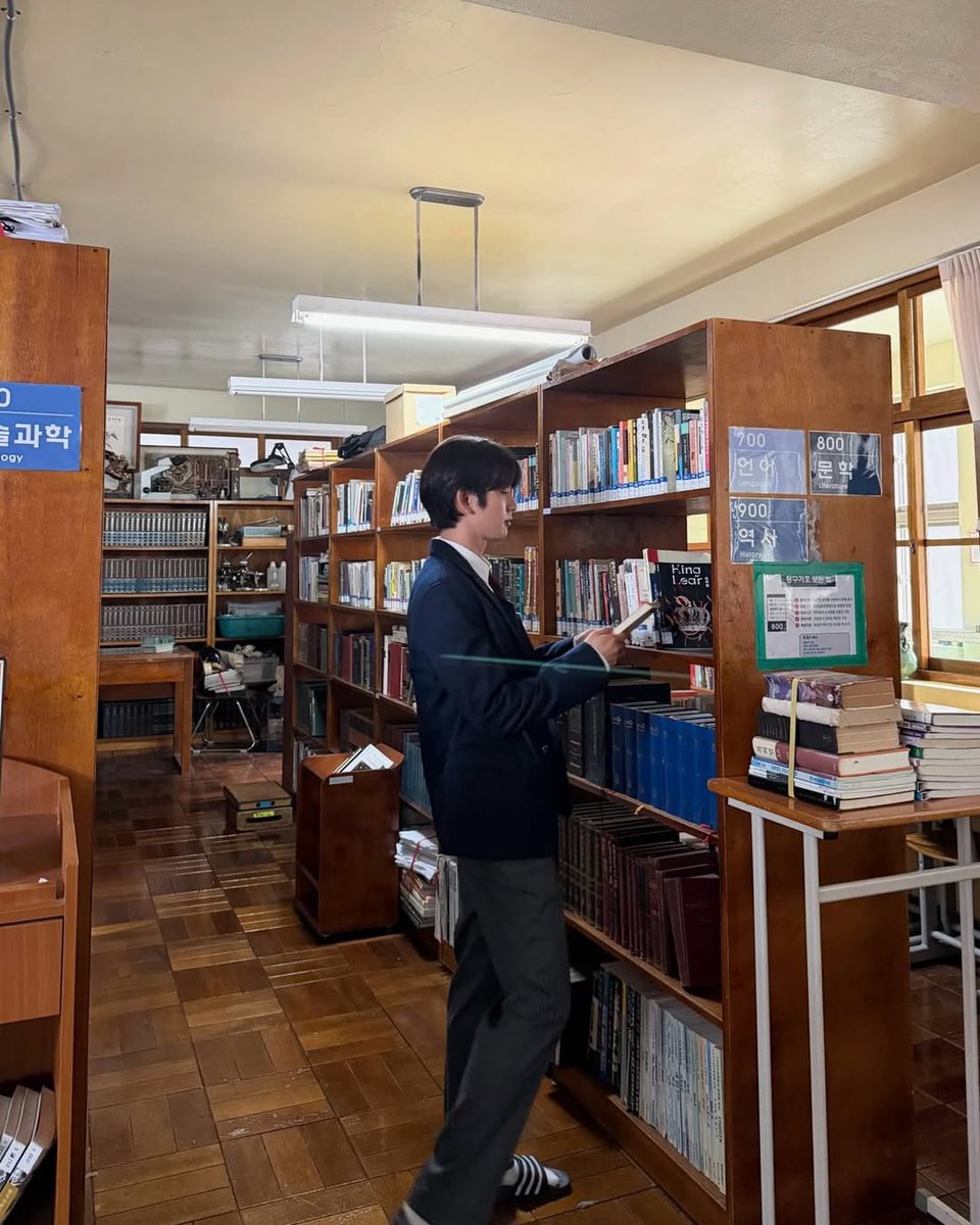 Came in with a book, a plan, and a serious face, like today was going to be all about productivity. But somewhere along the way, I caught my reflection and realized the assignment might have changed into “stay stylish while pretending to study.”