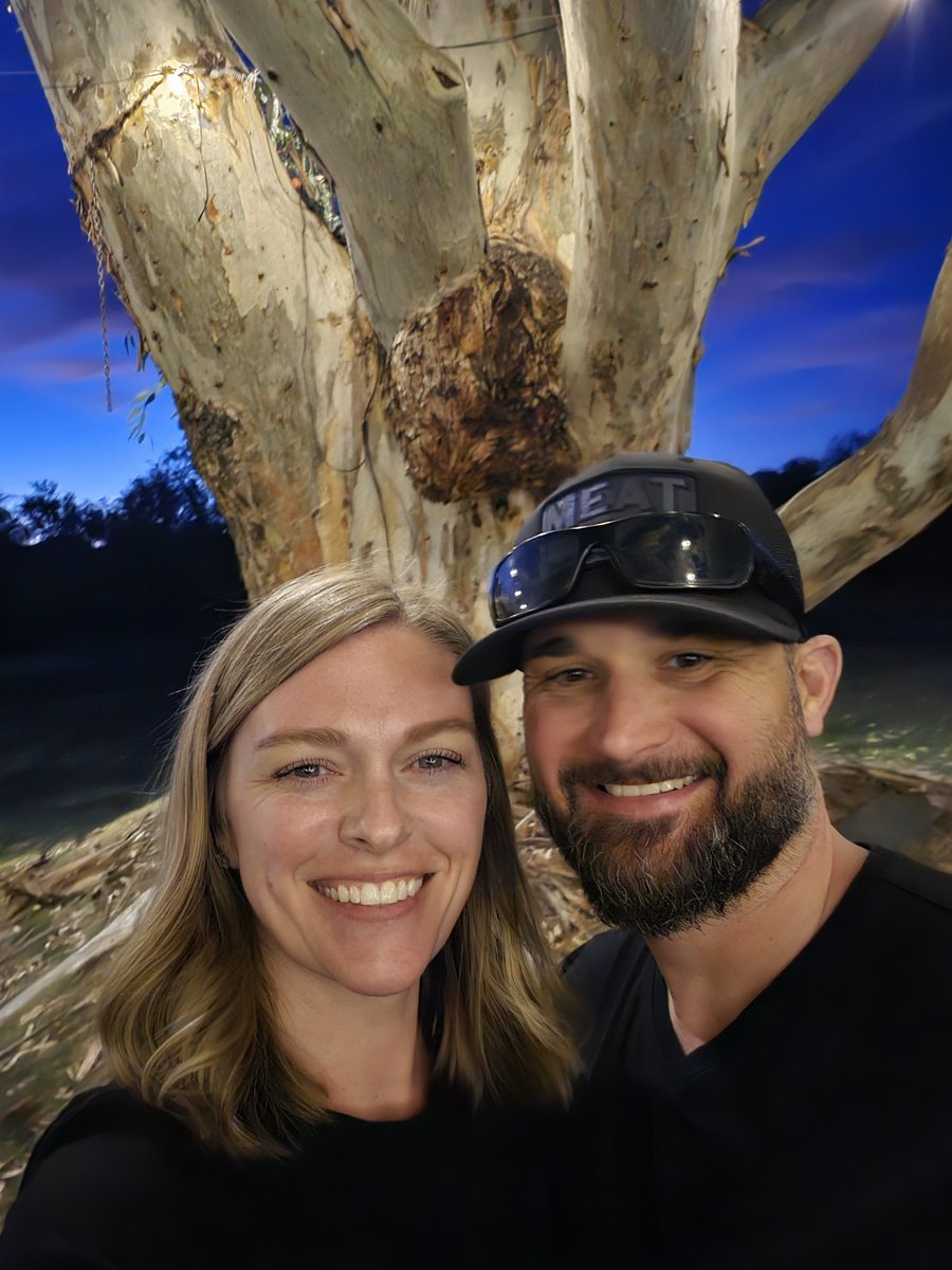 dlbasala3's tweet photo. Happy Birthday @themissinglinck the most amazing wife and mom of 3 beautiful girls!  Welcome to the #40club https://t.co/eU9OVpZ57e