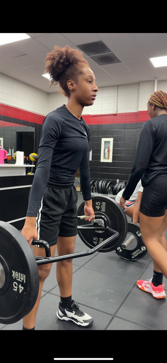 southalhofpg's tweet photo. Them 5:00 am weight workouts hit different in the spring of the year.  @coastalsouthwbb @blueprintath https://t.co/wRIZUpcxBr